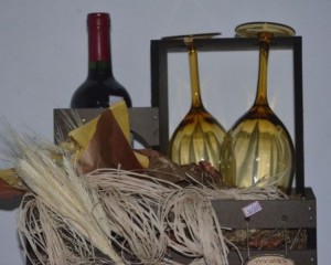 011 - Kit Casal com Vinho, taças e buquê de chocolate