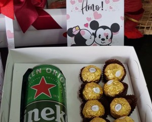 20- Caixa decorada com cerveja e chocolates